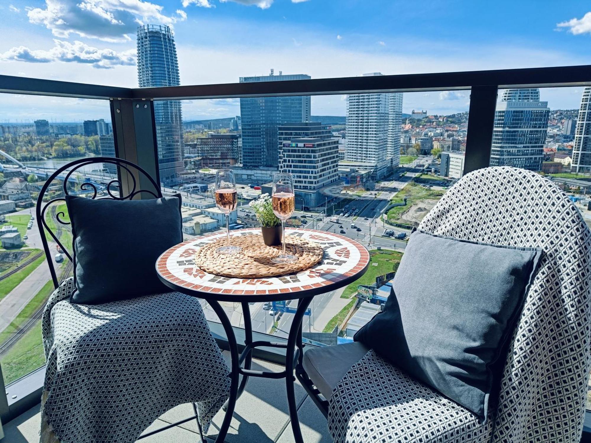 ברטיסלאבה Sag 20Th Floor Klingerka Residence Castle View Free Parking Free Wifi מראה חיצוני תמונה